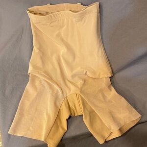 Honeylove Shapewear. Super Power Short
High Waist Rated: Super Strong Support
